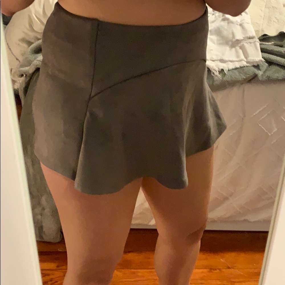 Grey stretchy suede skort